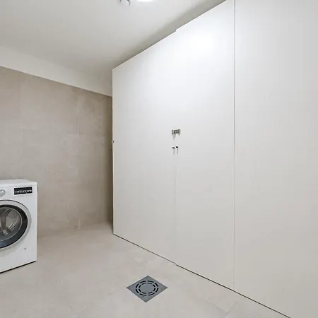 Exceptional Melodia Serenity 1 فيلة
